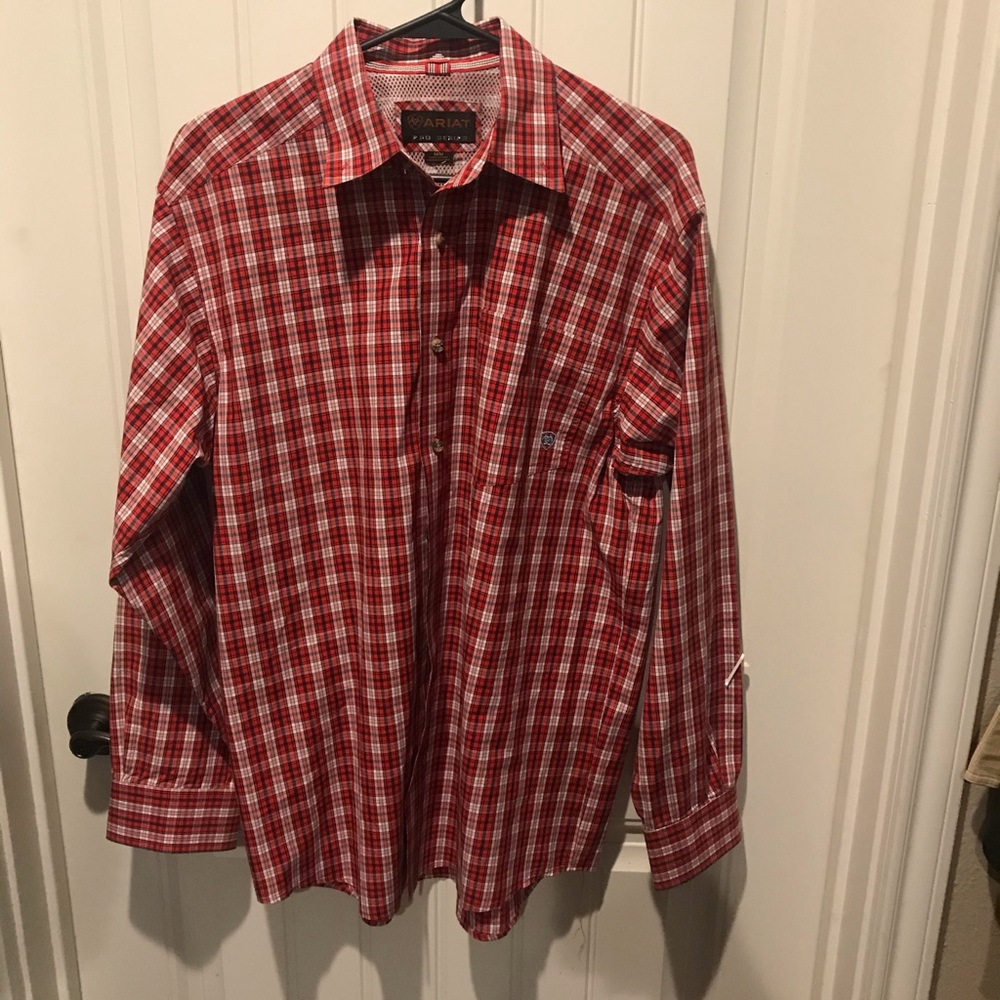 Men Ariat pro rider long sleeve shirt. Never worn